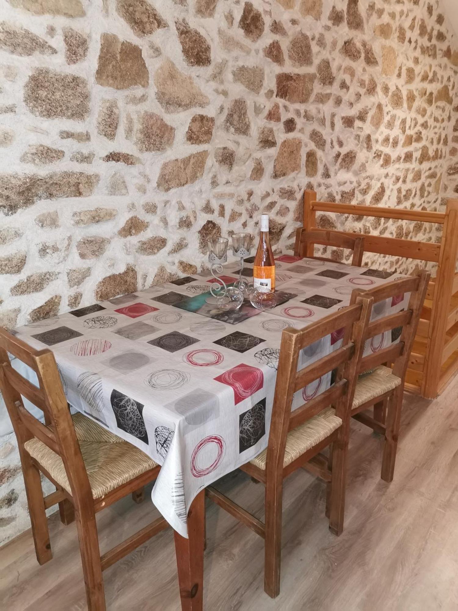 Tranquille Vienne Gites A Chirac Dept Charente Exterior foto